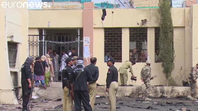 Death toll rises to 70 in bomb attack on hospital in Pakistan
