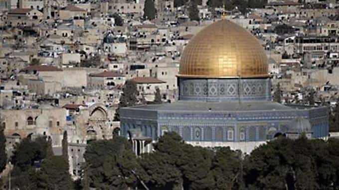 Why is al-Aqsa mosque compound a recurrent flash point?