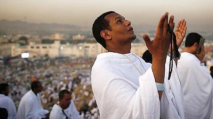 Hajj 2016: Pilgrims gather at Mount Arafat for key rite