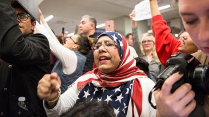 US judge blocks Trump’s order to ban Muslim travellers