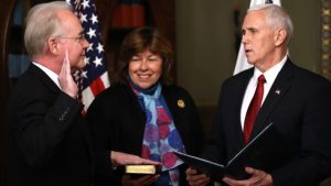 Obamacare Opponent Sworn In as US Health Secretary