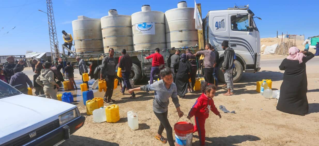 Israel blocks all humanitarian aid into Gaza as ceasefire standoff with Hamas escalates